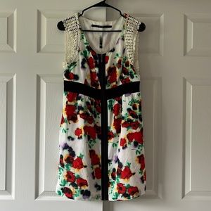 White floral zip up dress! Kensie- Size M